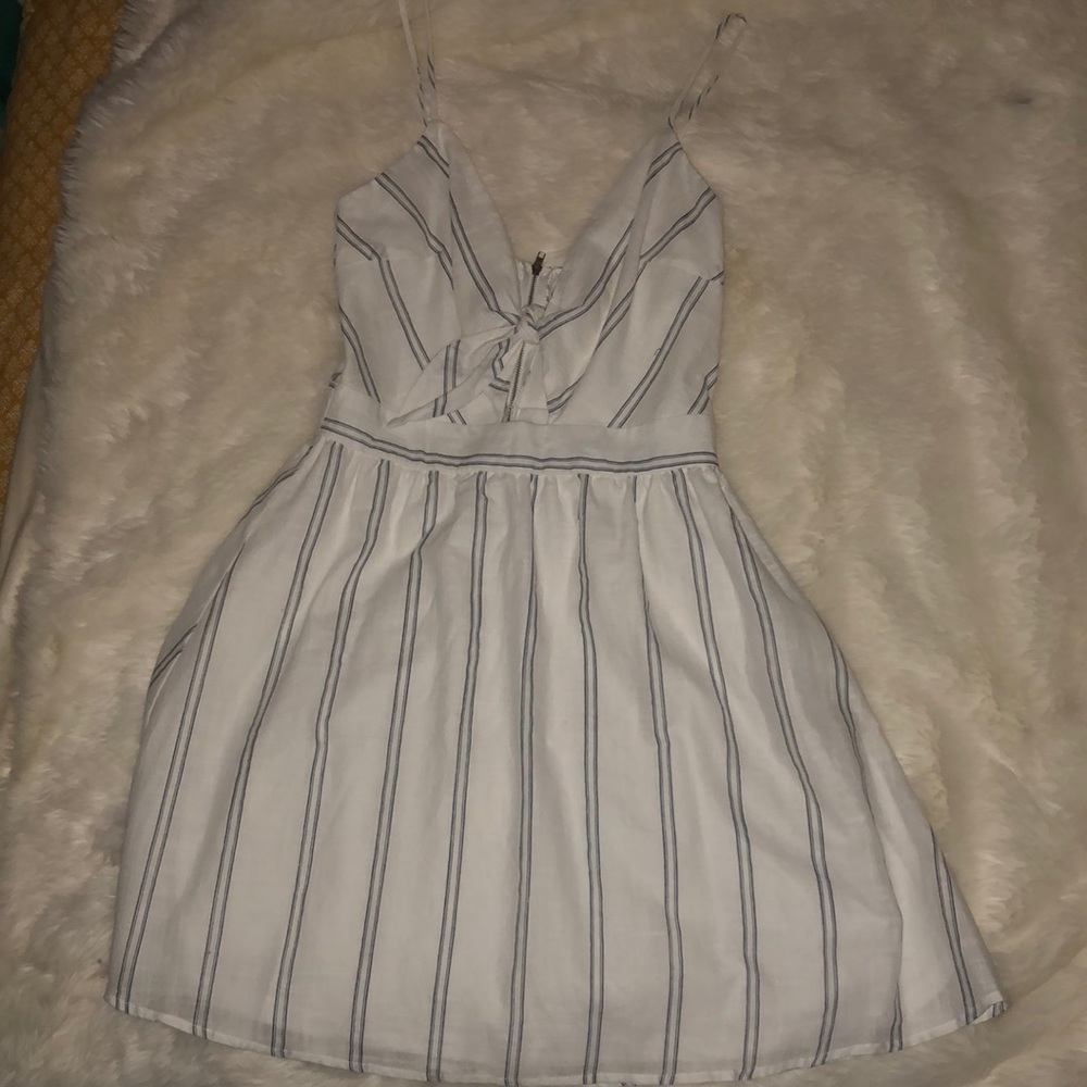 Dress. Never warn. SMALL. It’s new but w/I tags.